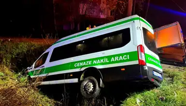 Cenaze Aracı Su Kanalına Düştü: 1 Ağır, 10 Yaralı